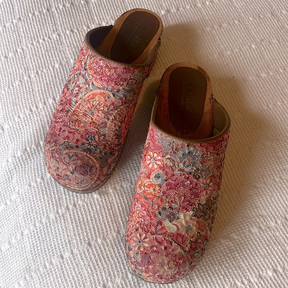 Vintage floral Sanitas clogs